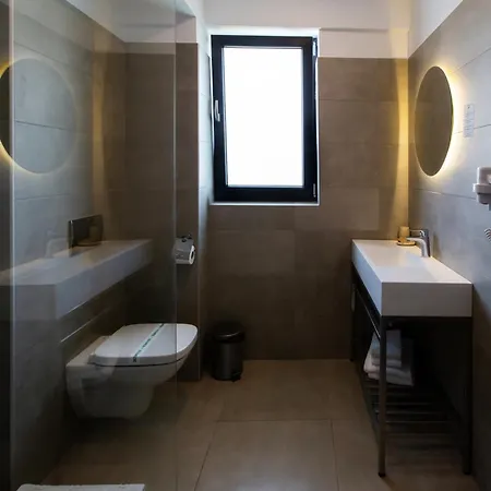 Vigo Hotel 3*